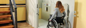 woman in wheelchair going in platform lifting